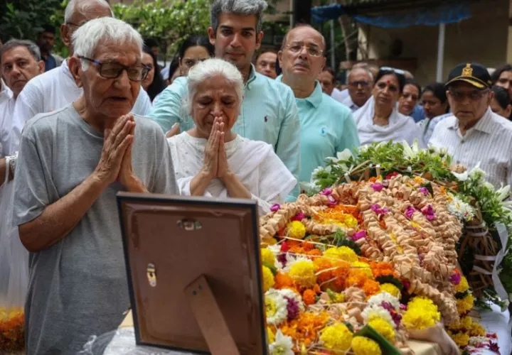 Funeral del capitán Sumeet Sabharwal, piloto del vuelo AI171 de Air India. Foto: EFE