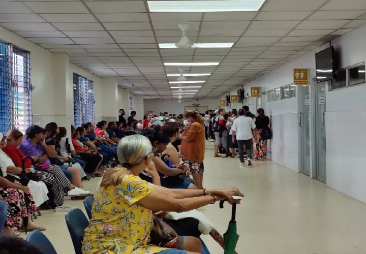Cera de 250 pacientes tienen tres meses esperando por una cirugía. Foto. Eric Montenegro