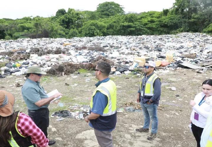 Se realizó una inspección al vertedero a cielo abierto en Macaracas. Foto. Cortesía. MiAmbiente