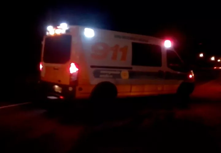 Los paramédicos del SUME trasladaron a la víctima al hospital Nicolás Solano para recibir atención médica. Foto. Eric Montenegro