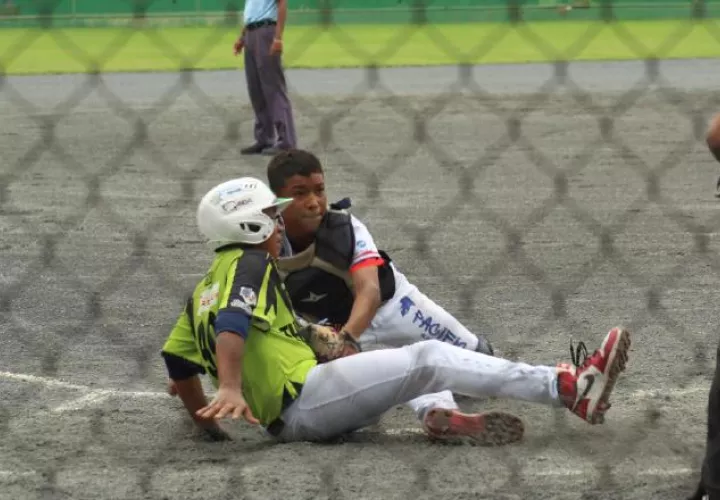 Anthony Castillo anotó la segunda carrera de Panamá Oeste. Foto: Fedebeis