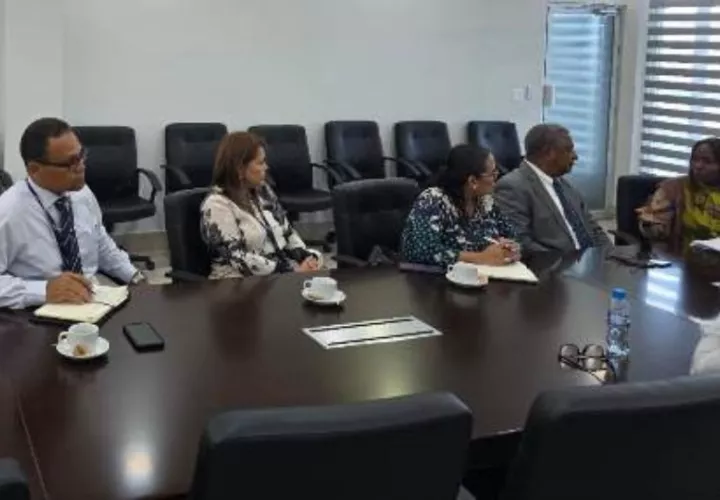 Reunión para el traslado de las oficinas de Aduanas. Foto: Diomedes Sánchez