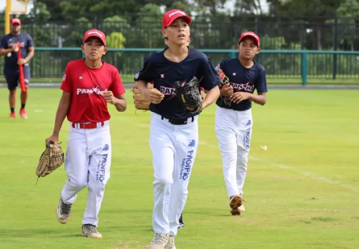 Jugadores del equipo panameño de béisbol U12. Foto: Fedebeis