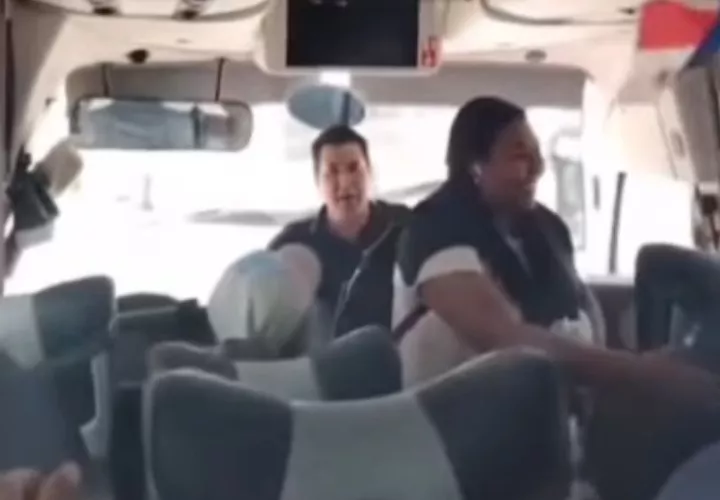 Las autoridades están en una zona fuera de peligro.