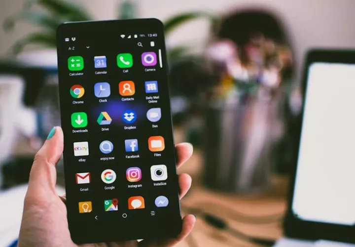 La información en redes sociales puede revelar detalles sobre el solicitante. Foto: Pexels