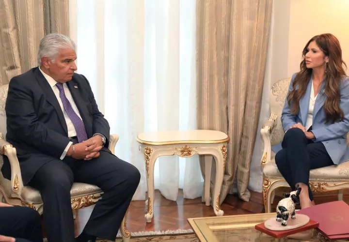 José Raúl Mulino durante su encuentro con la secretaria de Seguridad de EE.UU., Kristi Noem.  Foto: Cortesía