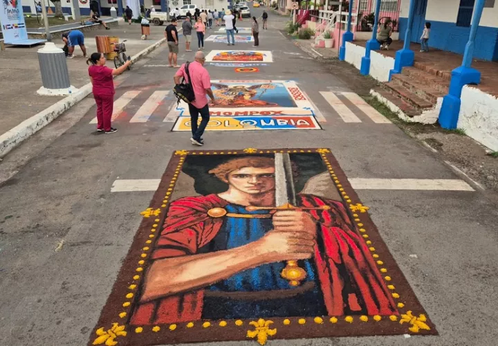 Este año, La Villa de Los Santos fue escenario de un verdadero encuentro internacional de “alfombristas” Foto. Thays Domínguez