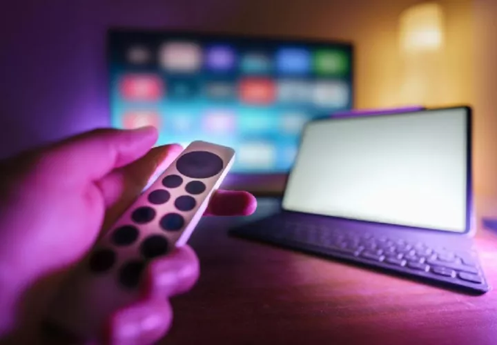 Una vez que un dispositivo está infectado, los cibercriminales no se detienen en la app de streaming. 