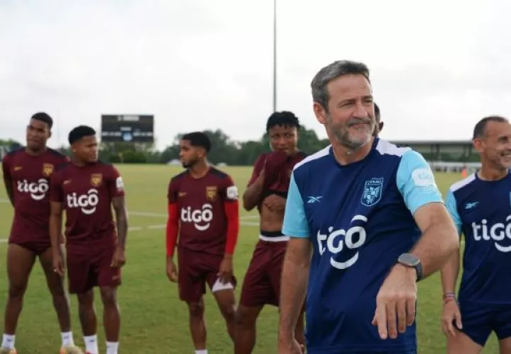 Thomas Christiansen en los entrenamientos de la selección de Panamá. Foto: FPF