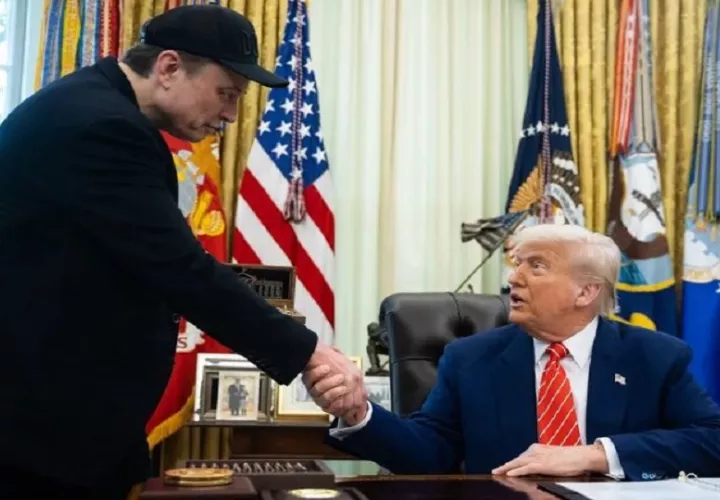 El presidente estadounidense, Donal Trump y el empresario sudafricano Elon Musk en el Despacho Oval de La Casa Blanca. Foto: EFE