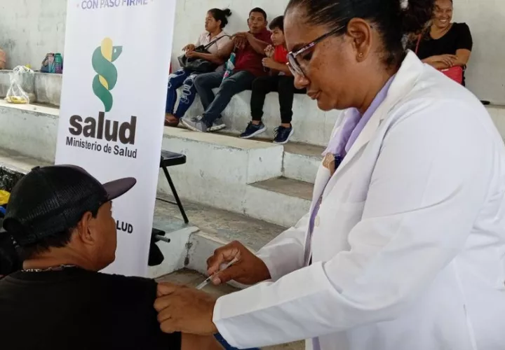 Las autoridades sanitarias recomiendan vacunarse contra esta infección cada año. Foto: Cortesía