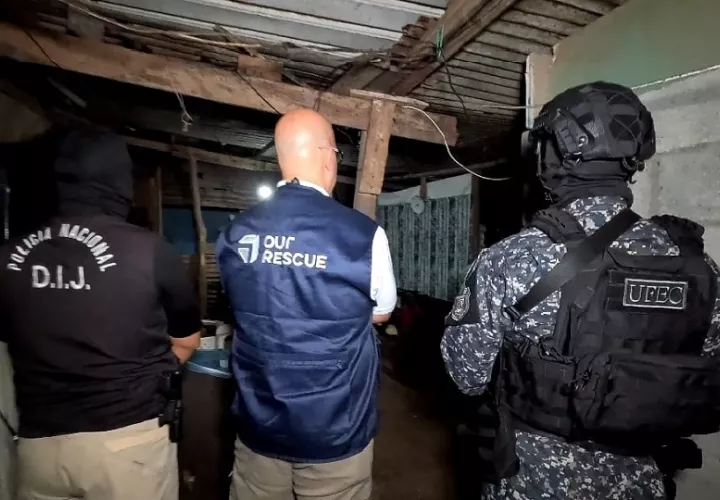 Durante la diligencia de allanamiento también se decomisaron equipos tecnológicos y documentos varios. Foto. Eric Montenegro