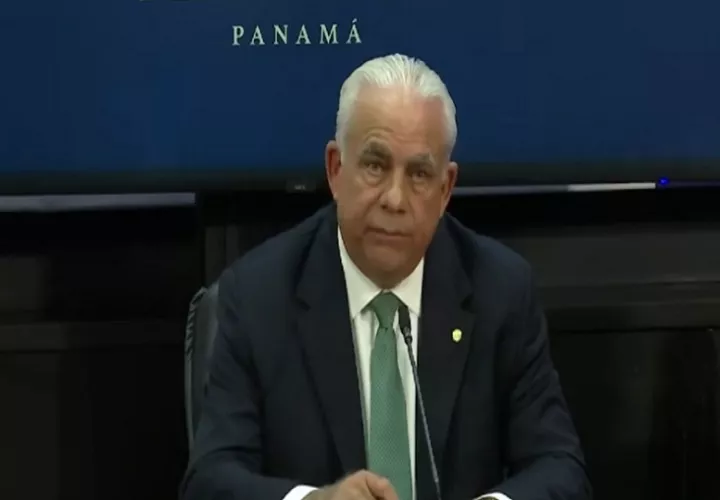 Ministro de Desarrollo Agropecuario, Roberto Linares.  Foto: YouTube