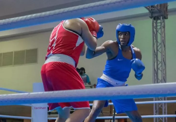 Atheyna Bylon (der.) tendrá que prepararse para el Mundial de Boxeo. Foto: COP