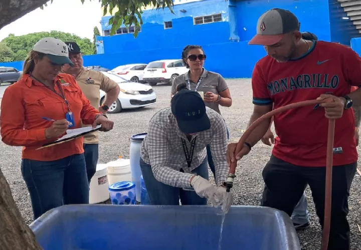 El Minsa mantiene el monitoreo constante del agua para asegurar que, una vez se reanude su uso, sea completamente apta para la población Foto. Thays Domínguez