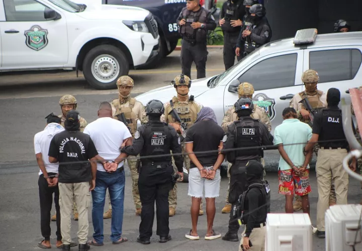 El comisionado Pérez indicó que se hubo un despliegue policial por tierra y agua a fin de desarticular a esta peligrosa pandilla. Foto. Eric Montenegro