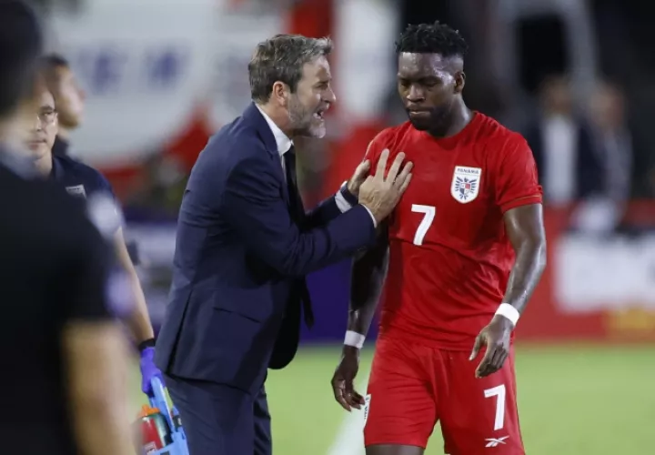 Thomas Christiansen y 'Puma' Rodríguez.  Foto: EFE