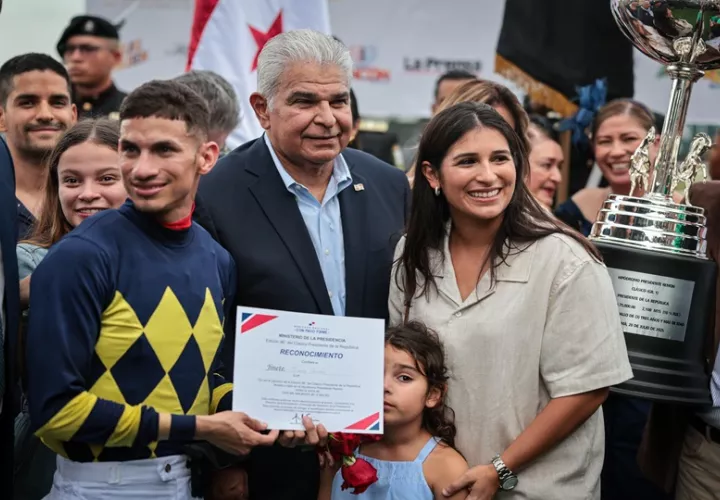 El presidente Mulino junto al jinete Jimmy Carrión. Foto: Cortesía
