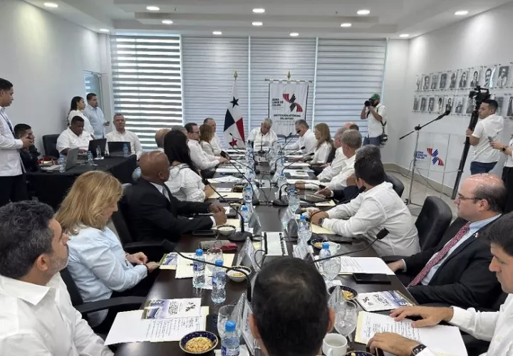 José Raúl Mulino, encabezó el Gabinete Logístico en  Colón. Foto. Cortesía