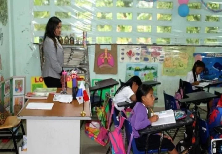 Estudiantes vuelven a los centros educativos.  Foto: Archivo