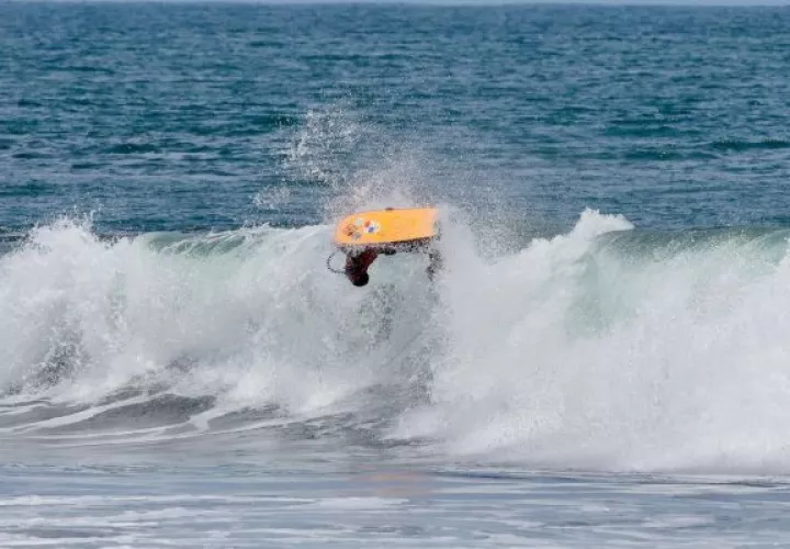 Panameño Edwin Núñez enel torneo regional de surf. Foto:Cortesía