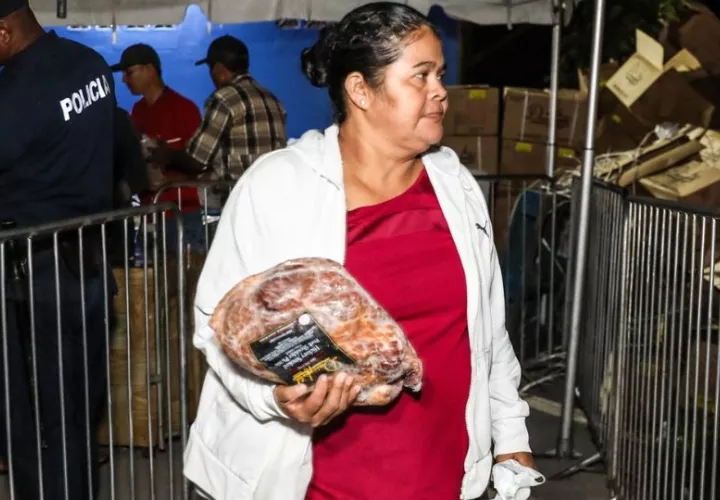 Venta de jamón en las Naviferias. Foto: Archivo