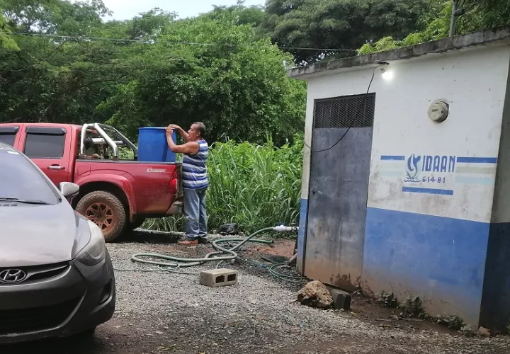En esta región del país, continúa con la prohibición del consumo del agua de las potabilizadoras Roberto Reina y Rufina Alfaro. Foto. Thays Domínguez