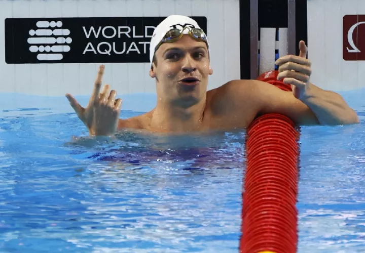 El francés Leon Marchand estableció un nuevo récord del mundo de los 200 metros combinados. Foto:EFE