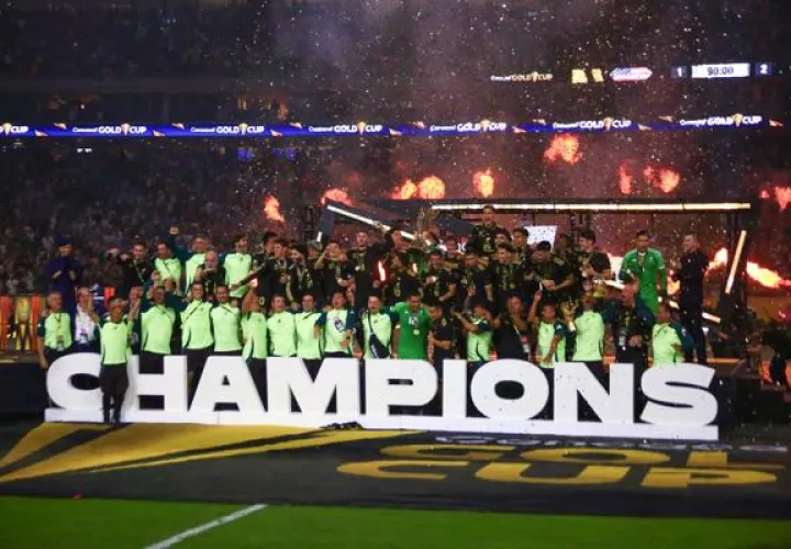 Equipo de México festeja el título de la Copa Oro 2025. Foto: EFE