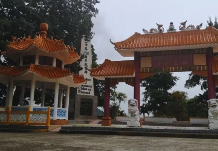 Monumento chino ubicado en el mirador del puente de las Américas. Foto: Archivo