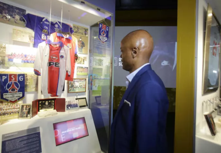 El exfutbolista Julio César Dely Valdés asiste a la inauguración del Salón de la Fama y Museo del Deporte Panameño. Foto: EFE