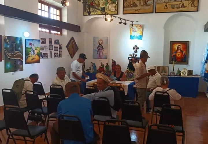 El Museo Regional de Santiago presenta una exhibición especial de arte religioso, según informó su encargado, Emilio Batista. Foto. Melquíades Vásquez