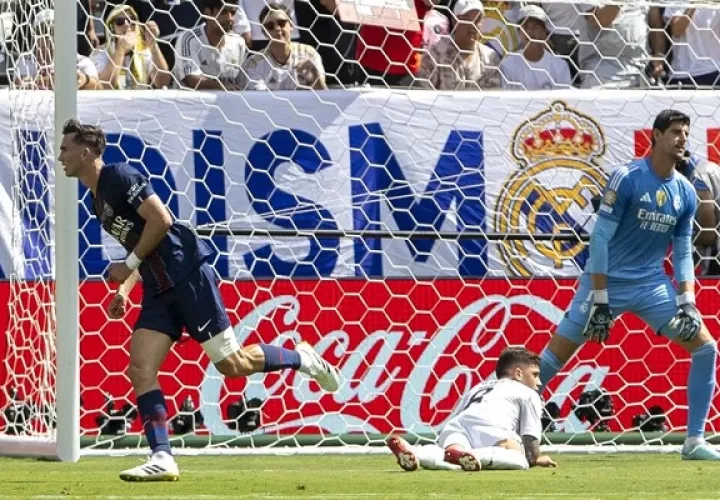 Fabián Ruiz (izq.), del PSG, anota un gol, en un partido del Mundial de Clubes ante el Real Madrid. Foto:EFE