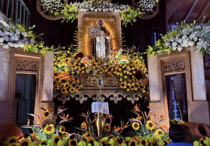 Con la participación de jóvenes y adultos, se garantiza que el legado de Santo Domingo de Guzmán continúe vivo en el corazón de la comunidad. Foto. Melquíades Vásquez