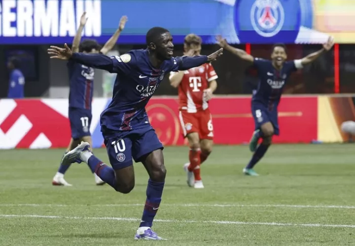 Ousmane Dembele del PSG celebra luego de anotar el 2-0 ante Bayern Múnich en los cuartos de final del Mundial de Clubes. EFE/ERIK S. LESSER