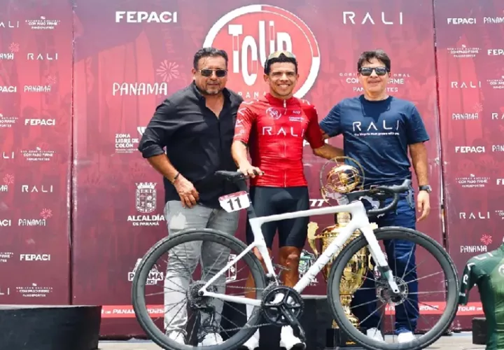 Archibold junto a Emer Samudio y Vicente Carretero. Foto: Cortesía