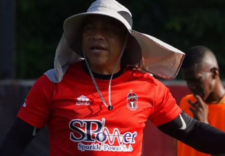 César Aguilar, técnico del Sporting SM. Foto:@sportingsmfc