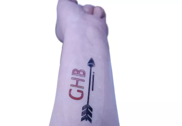 Tatuaje temporal que cambia de color tras la ingesta de una bebida que contenga droga. Foto: EFE
