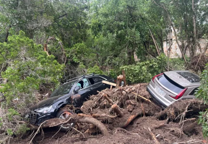 Los estragos ocasionados por las inundaciones en el área rural de Kerrville (Texas, EE.UU.). Foto: EFE