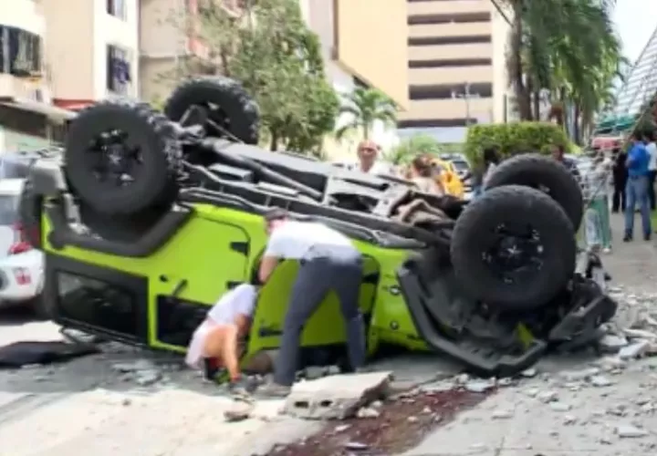  El conductor recibió varios golpes pero estaba consciente. 
