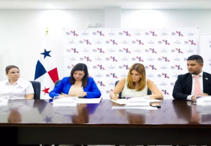 Firma del convenio. Foto: Cortesía. 