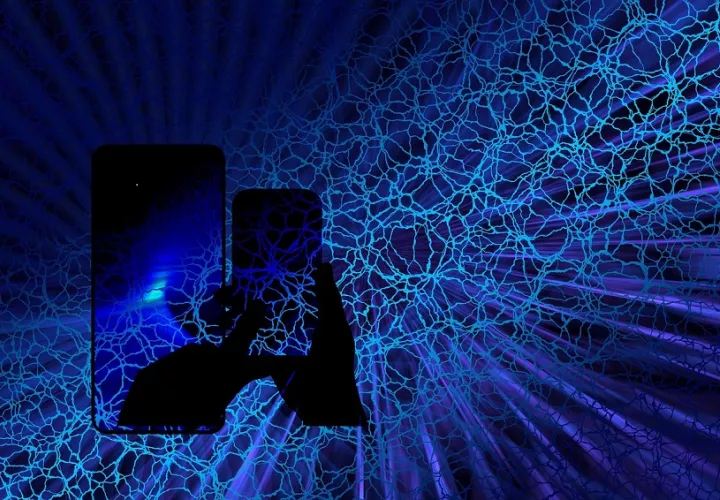  Las aplicaciones han pasado de las computadoras a los celulares, con más facilidades para que los clientes realicen sus transacciones. Foto ilustrativa