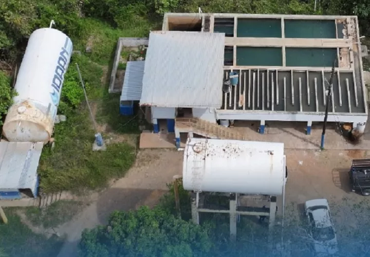 Se ejecuta la primera fase de un plan de desinfección de tuberías que abarca Chitré, Guararé, Las Villas, Las Tablas, Llano de Piedra y Macaracas. Foto. Cortesía. Idaan