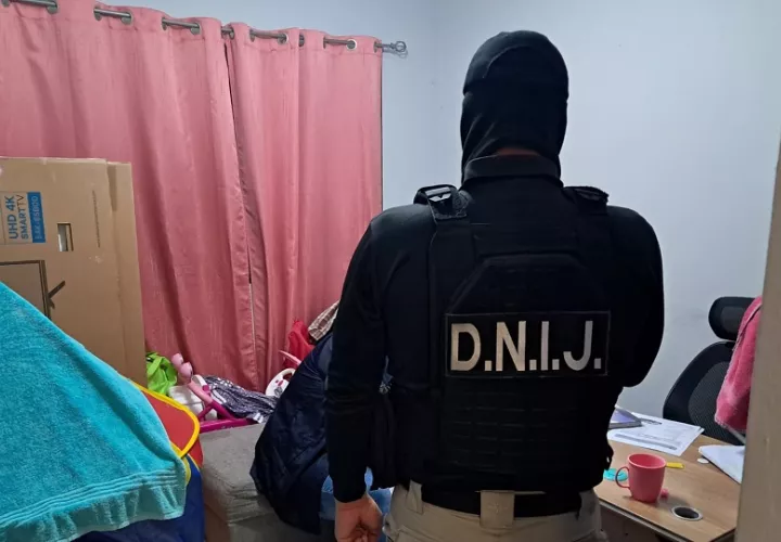 Entre los aprehendidos figuran 1 mujer y 5 hombres, todos panameños, estos y los indicios serán puestos a órdenes del Ministerio Público. Foto. Cortesía. Policía Nacional