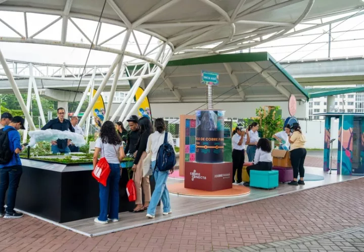 Los visitantes pueden acercarse a stands interactivos. Foto: Cortesía 