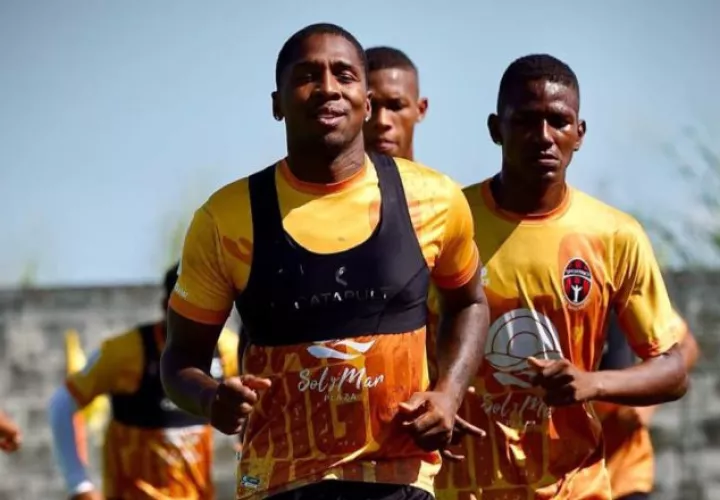 Armando Cooper en los entrenamientos de Sporting. Foto: Instagram