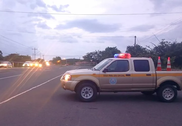 Los moradores insisten en que las autoridades competentes deben ejecutar acciones concretas para mejorar las carreteras y reforzar las medidas de seguridad vial.  Foto. Thays Domínguez