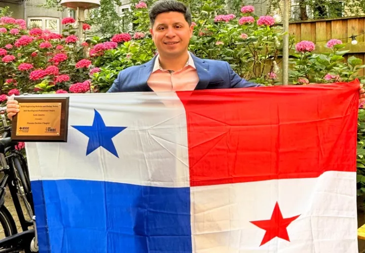 El Dr. Luis Carlos Estrada Petrocelli recibió el galardón internacional. Foto: Cortesía