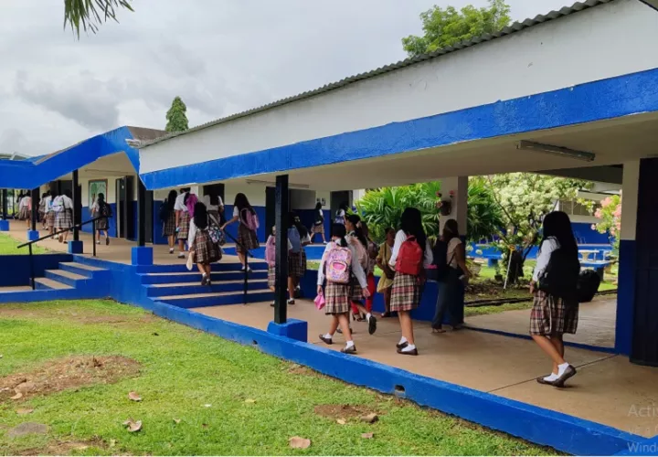 Se dejó claro que el retorno a clases presenciales será evaluado una vez que se cuente con los resultados médicos y se confirme que existen las condiciones sanitarias adecuadas. Foto. Eric Montenegro
