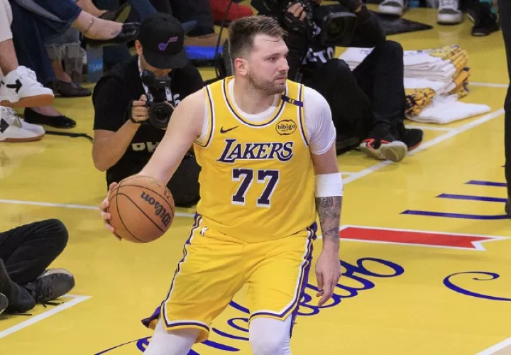 Luka Doncic, juega para los Lakers en la NBA. Foto:EFE